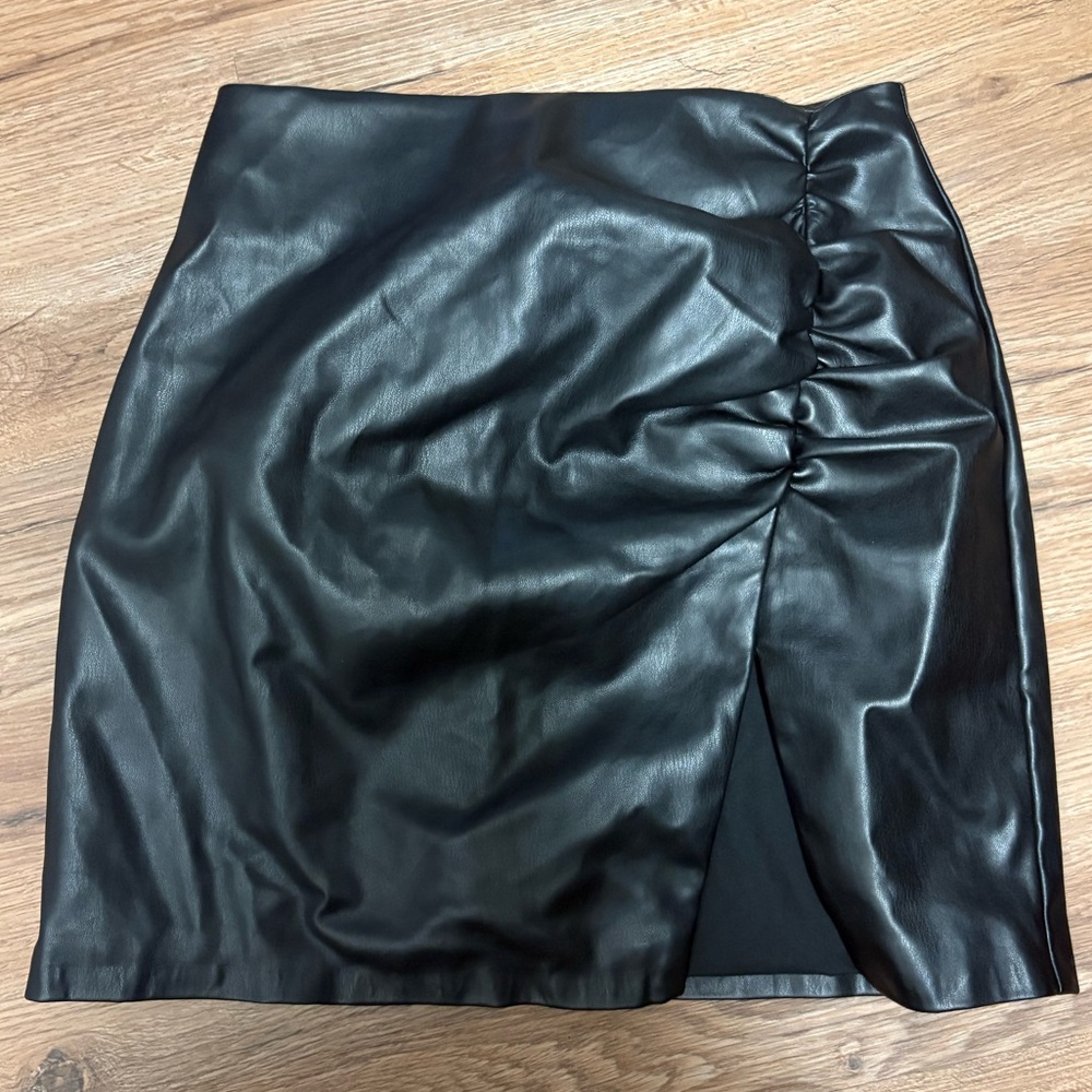 Mustard Seed Black Faux Leather Ruched Side Mini Skirt